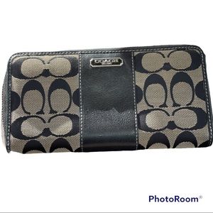 Coach Large Zip Wallet / Black Signature Canvas